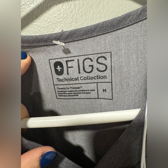 NWT Figs Leon Two Pocket Top in Grey Size Medium - Picture 9 of 9